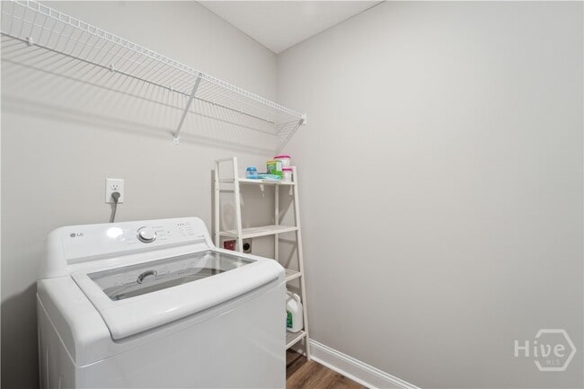 Building Photo - 601 Meloney Dr