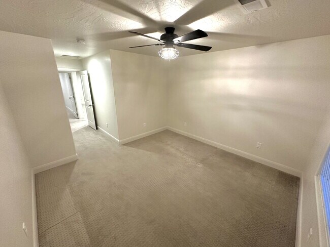 Building Photo - “St. George, Aspen Estates: 5 spacious bed...