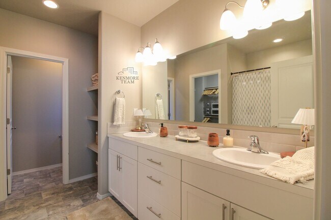 Building Photo - FURNISHED: 3 Bedroom, 2 Bath Home in South Richland
