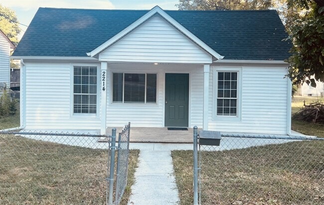 Primary Photo - 2214 N Benton Ave