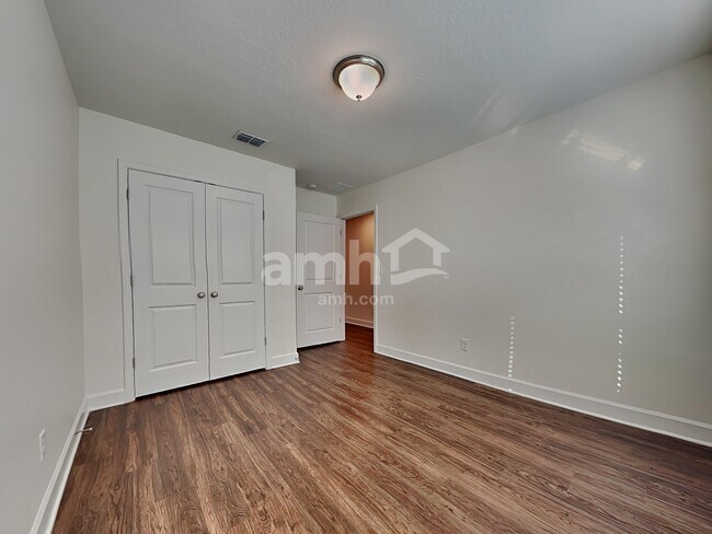 Building Photo - 450 Sandstone Dr