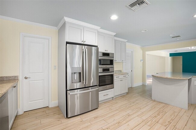 Building Photo - 500 Gardenia Ln