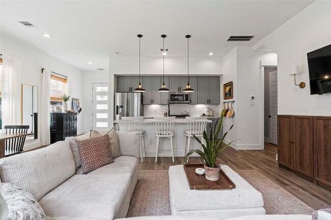 Building Photo - 5202 Pinemont Creek Ln