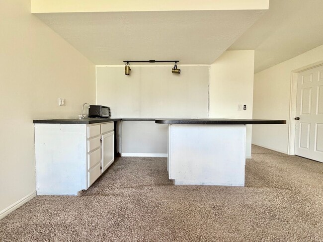 Building Photo - 8758 Oak Park Cir