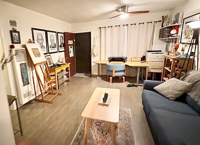 Building Photo - 1720 E 2nd St