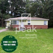 Building Photo - $1,150! 3Bed/ 1.5 Bath House! Apply by 3/19 to get half off your first month.