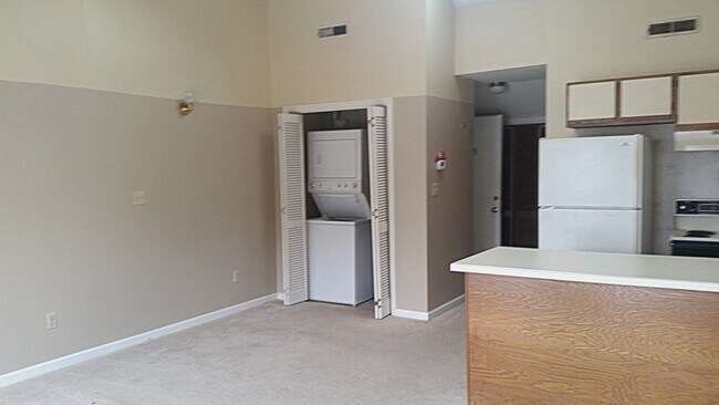 Building Photo - 1851 Colony Dr