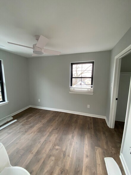 Building Photo - 263 S York Rd