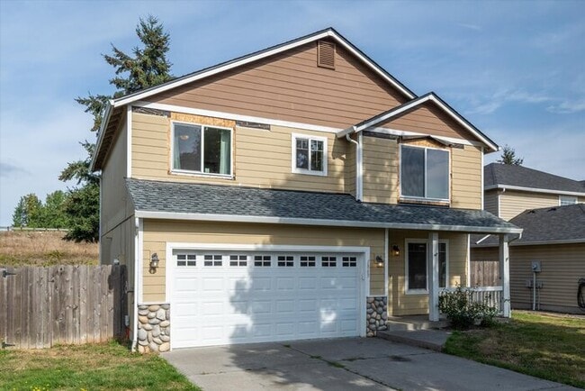 Building Photo - THREE BEDROOM PLUS BONUS OR FOURTH BEDROOM
