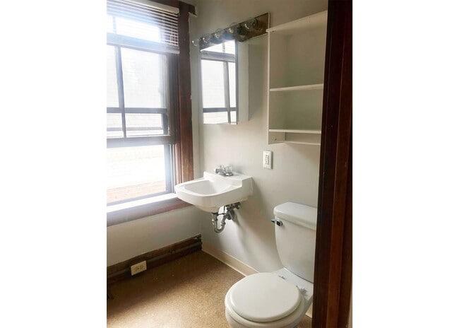 Building Photo - 3255 Bishop St