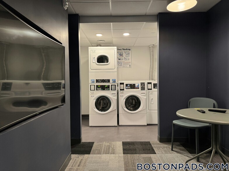 Primary Photo - 100 Hemenway St