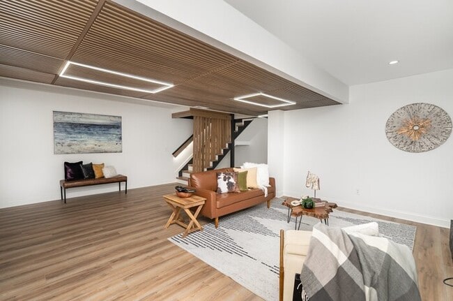 Building Photo - 95 Short Dr