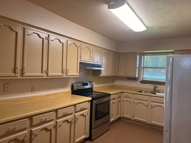 Building Photo - 901 Eden Ln