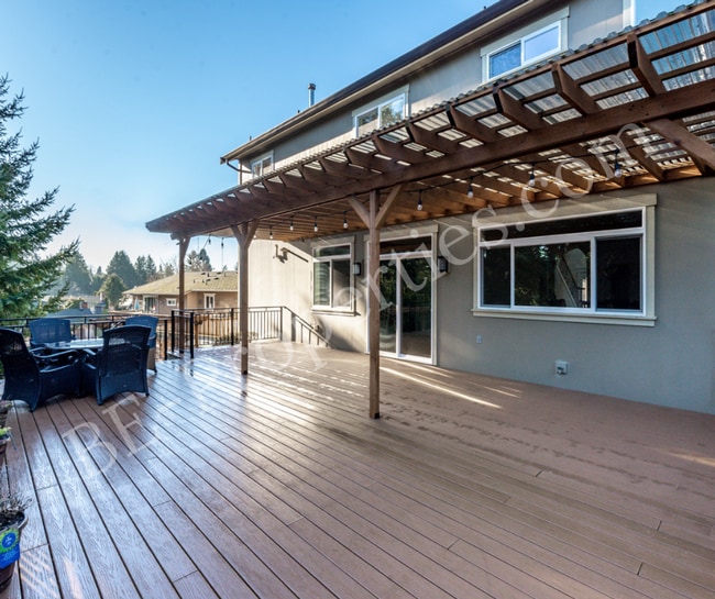 Building Photo - Beautiful Federal Way Home