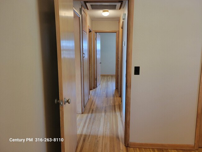 Building Photo - 2440 N Clarence Ave