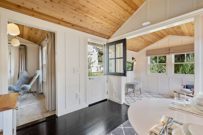 Building Photo - High end, fully furnished (or unfurnished) pair of cottages in Downtown Mill Valley! PROGRESSIVE