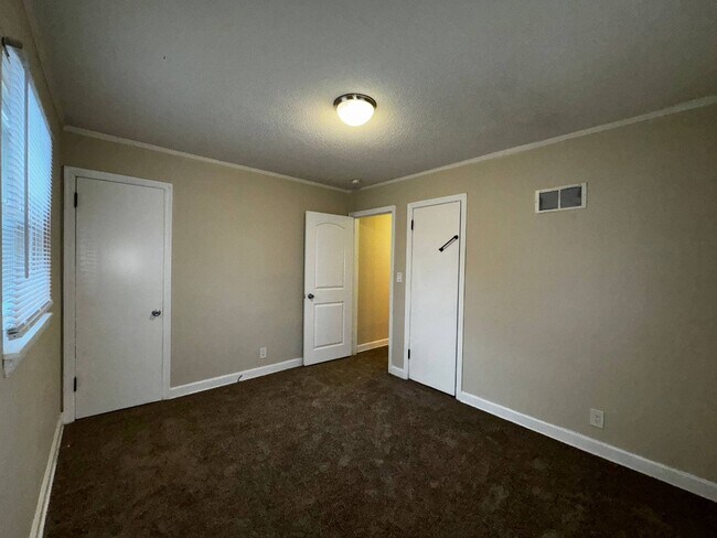 Building Photo - 3401 S Arlington Ave