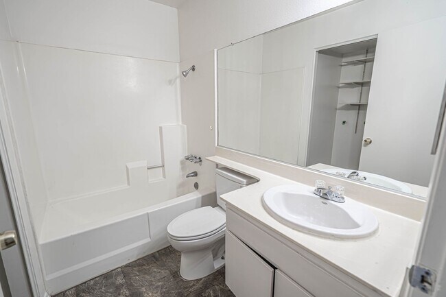 Building Photo - Canyon Oaks 2 Bedroom Rental Home in Canyo...