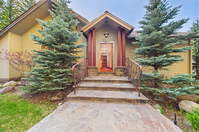 Building Photo - 593 Meadowood Dr