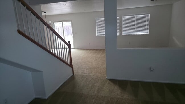Building Photo - 316 Jackrabbit Dr