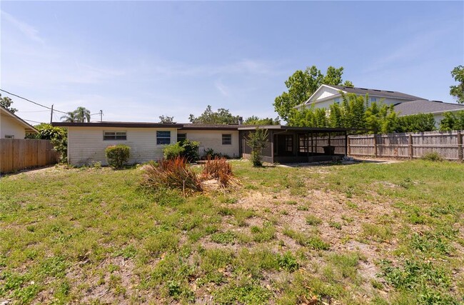 Building Photo - 2101 Oakhurst Ave