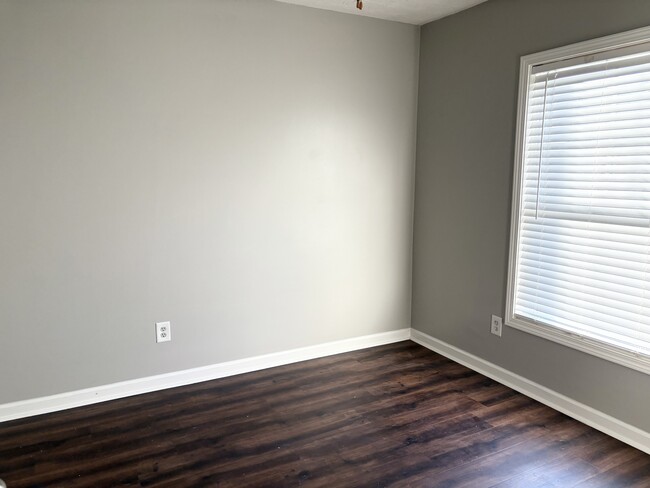 Building Photo - 406 Pepperbush Bend