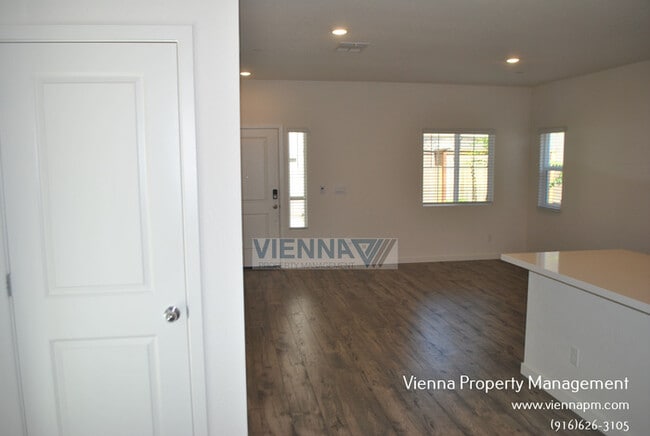 Building Photo - 3057 Pruett Dr