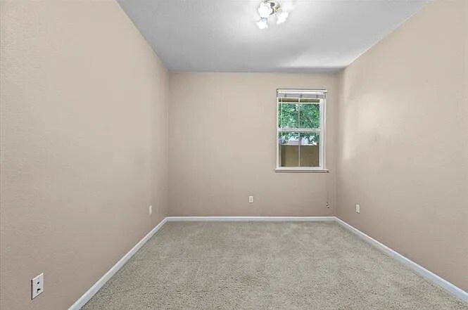 Building Photo - 1360 Shady Ln