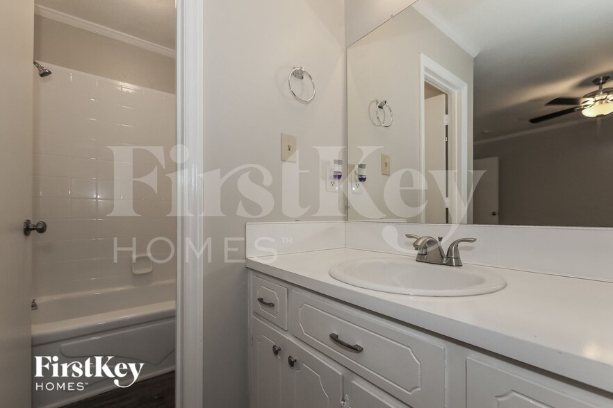 Building Photo - 10018 Mountain Apple Dr