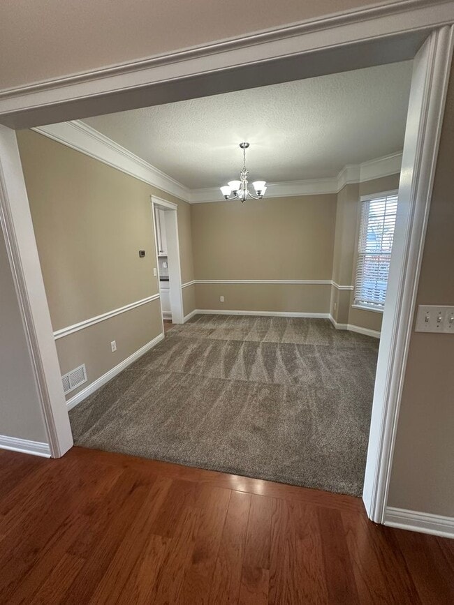 Building Photo - Lakes of Worthington