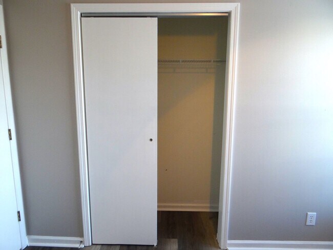 Building Photo - Long term ground floor rental