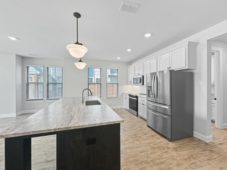 Building Photo - 9525 Thorncrown Ln