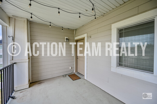 Building Photo - Top Floor Condo in Saratoga Springs!