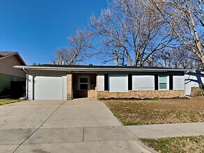 Building Photo - 3BR/2BA Pet-Friendly Home in Westworth Village | Fenced Yard & Garage