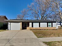 Building Photo - 3BR/2BA Pet-Friendly Home in Westworth Village | Fenced Yard & Garage