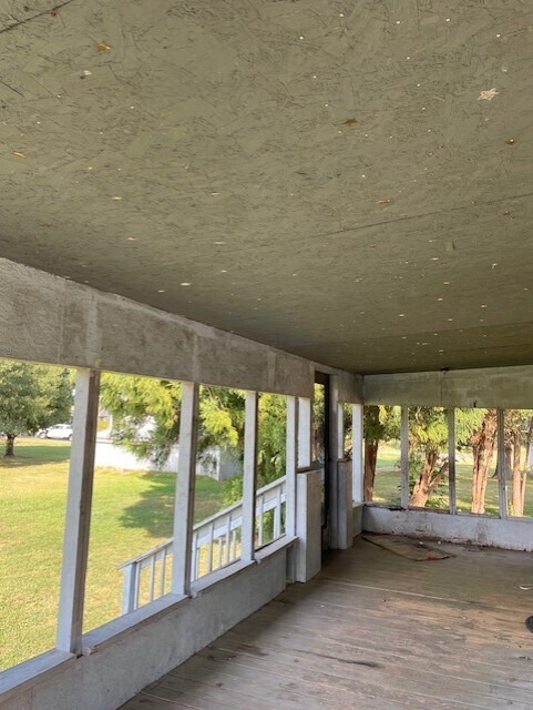 Building Photo - 1420 W I Powell Rd