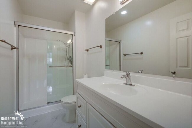 Building Photo - Charming 2Bdm 2Ba Condo in La Jolla