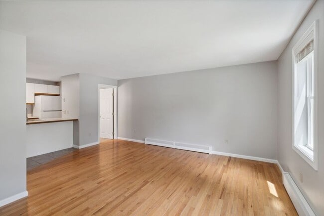 Building Photo - 10 Rose Terrace Cir