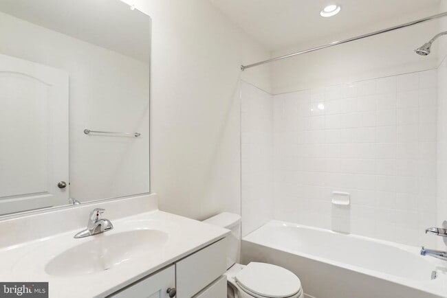 Building Photo - 241 Clifton Mnr