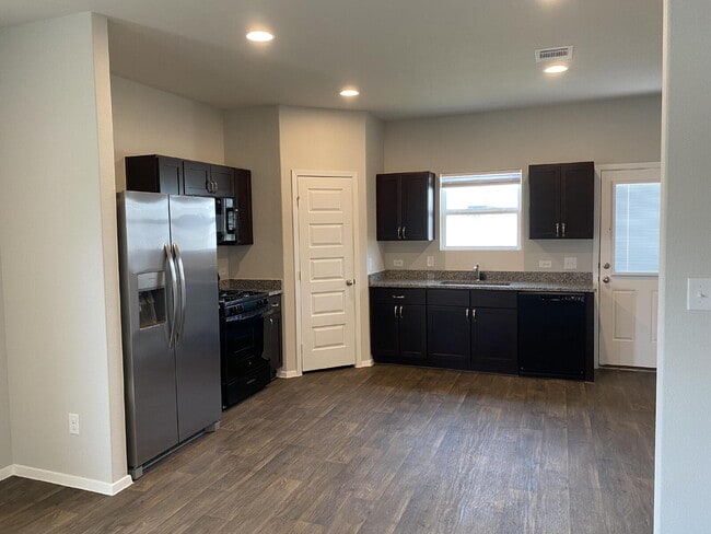 Building Photo - "Charming 2-Bed, 2-Bath Retreat with 1,327 Sq Ft of Comfort in Elgin, TX!"