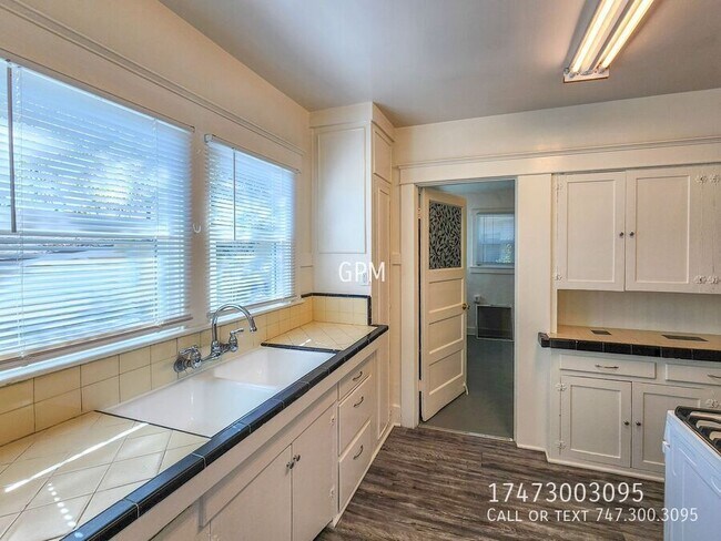 Building Photo - 383 N Wilson Ave