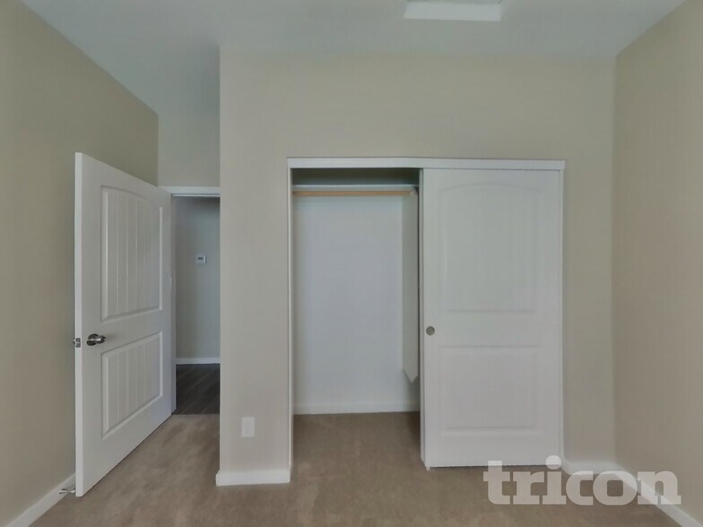 Building Photo - 4411 S 19th St