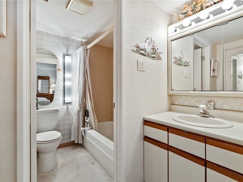 Building Photo - 900 Washington Rd