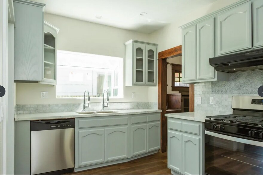 Large Kitchen with Planty of Storage and Double Sink - 3206 Darwin Ave