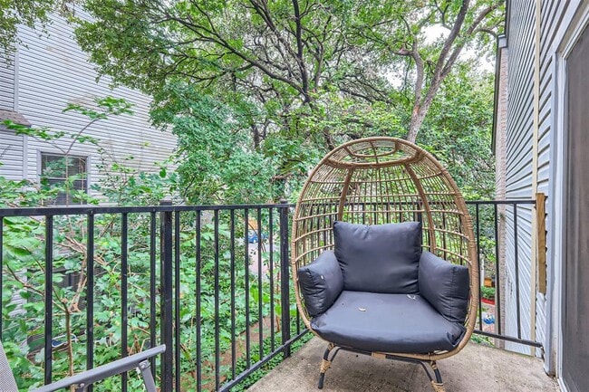 Building Photo - 802 S 1st St