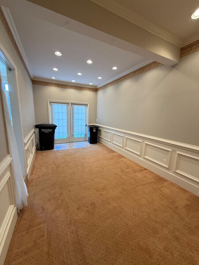 Building Photo - 701 Monroe Point Dr