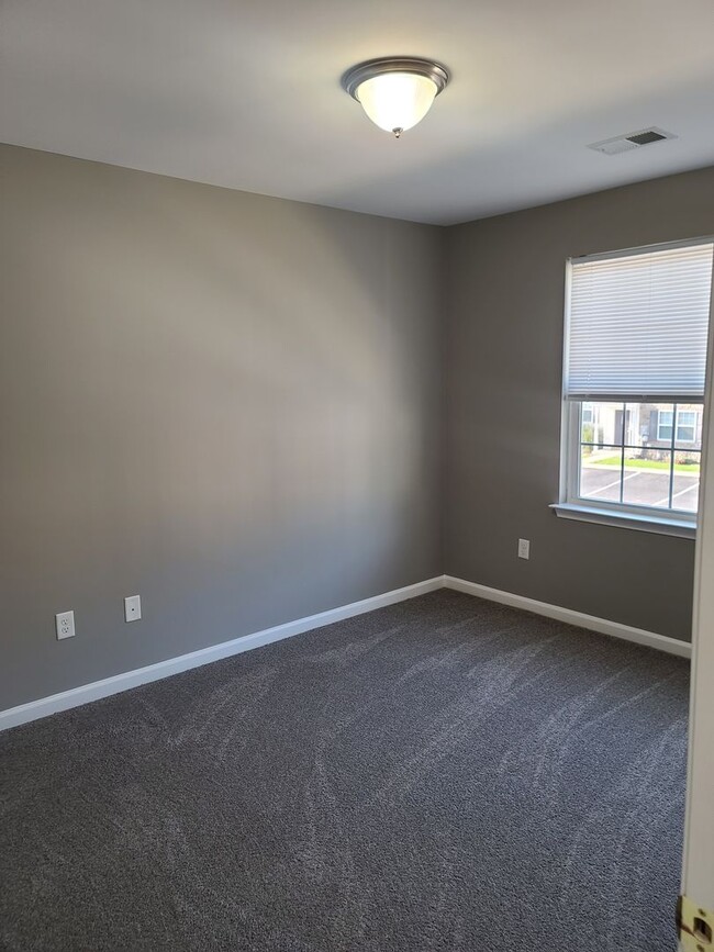 Building Photo - 3 Bedroom 2 1/2 bath Townhome for Rent in Waynesboro