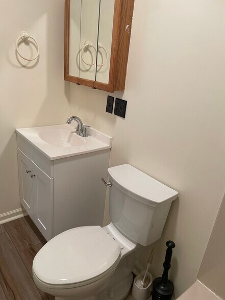 Building Photo - 165 Iced Ln