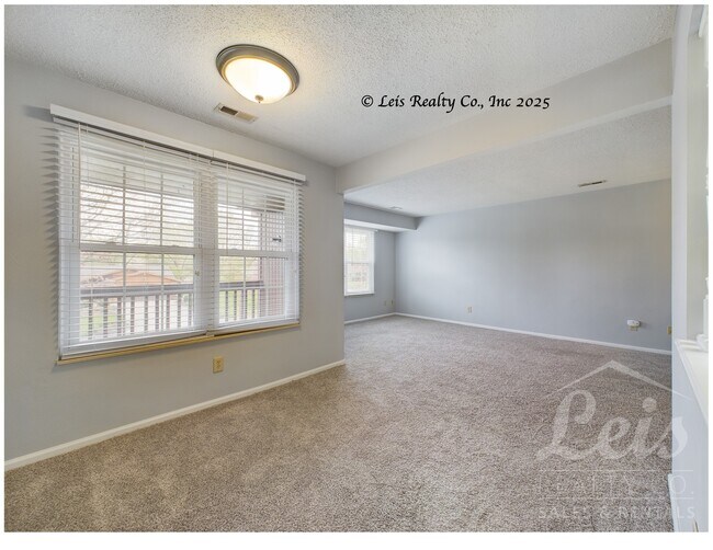 Building Photo - 1355 Mar Del Dr