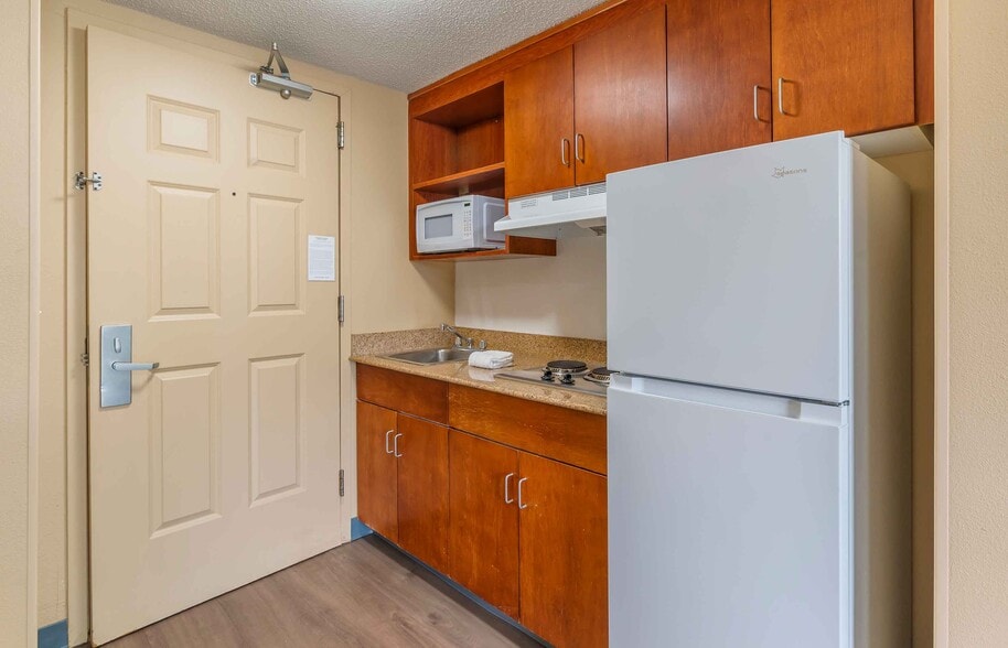 Building Photo - Furnished Studio-Chesapeake - Greenbrier Circle